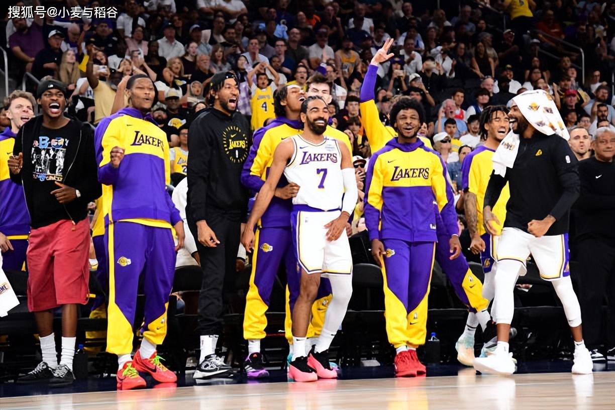 英格兰U21队11月大名单：里科-刘易斯、小贝林、吉滕斯入选（英格兰U21公布11月征召名单：里科-刘易斯、小贝林、吉滕斯在列）