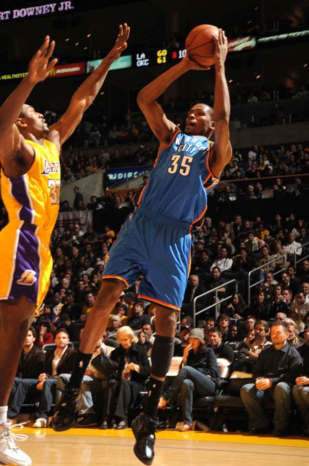 梅开二度助国米终结连败，劳塔罗当选与比萨一役全场最佳（独中两元助国米止住连败，劳塔罗当选对阵比萨全场最佳）