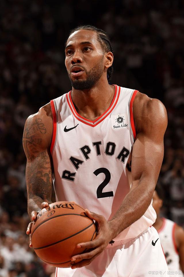 西蒙斯：在巴黎时，内马尔一直照顾我；英超就是世界第一联赛（西蒙斯称在巴黎受内马尔照顾，直言英超是世界第一联赛）