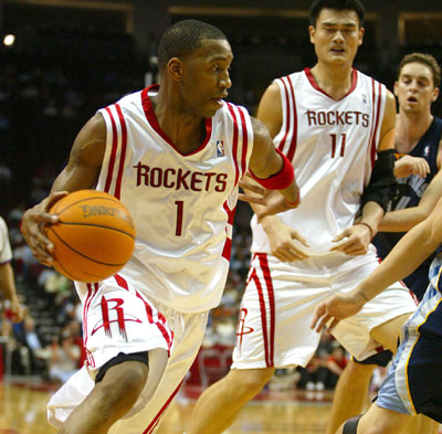 马卡：阿隆索面临执教皇马首次小危机，需平息更衣室不安情绪（马卡报：阿隆索遭遇皇马执教首个小危机，急需安抚更衣室情绪）