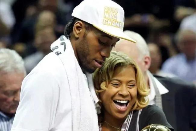 梁民革：本赛季目标是至少打进10球；我希望尽快回归热刺（梁民革：本季冲击两位数进球，期盼早日重返热刺）