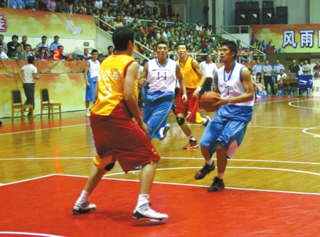 范弗里特：KD让进攻空间完全不一样了，全队三分都投开了（范弗里特：KD拉开空间效果惊人，球队三分全面开火）