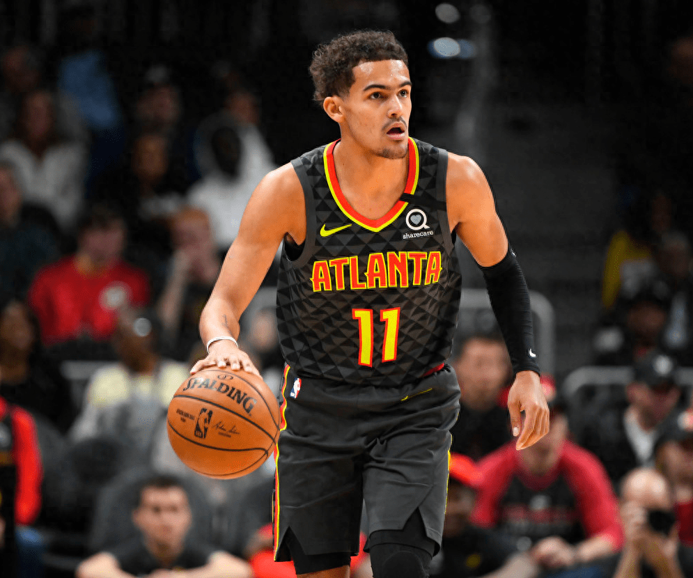 欧冠决赛用球谍照：包含白+深紫，灵感来自举办城市布达佩斯（欧冠决赛用球曝光：白与深紫配色，灵感源于举办地布达佩斯）